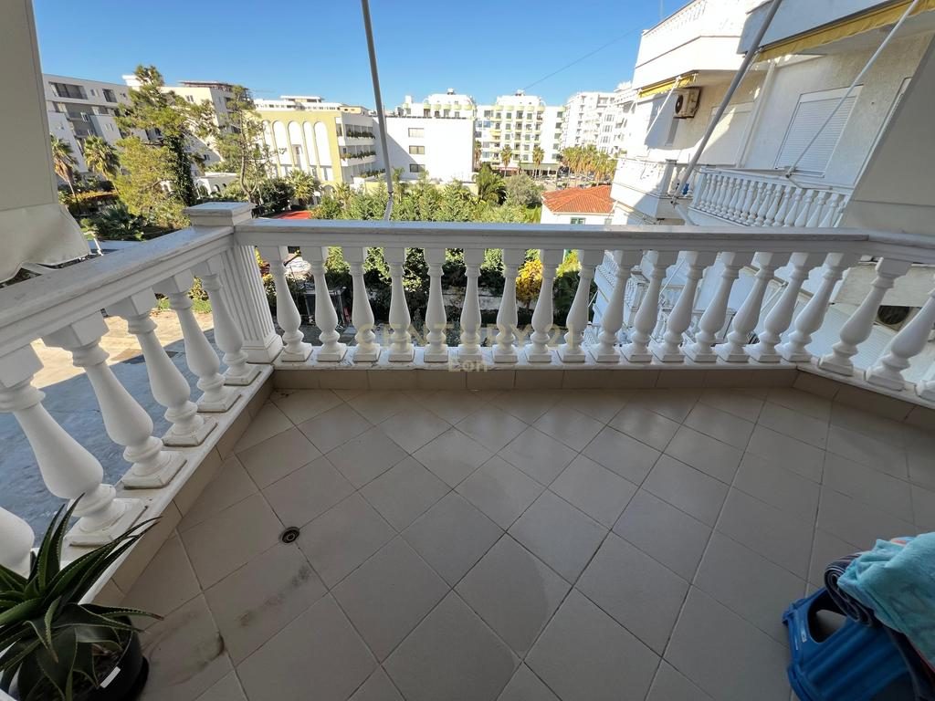 Shitet Super Apartament 1+1në Golem !!