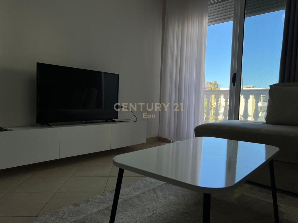 Shitet Super Apartament 1+1në Golem !!