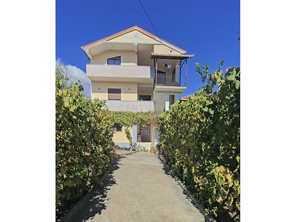 ELBASAN, SHESIM SHTEPI PRIVATE, PRANE UNIV. ALEKSANDER XHUVANI