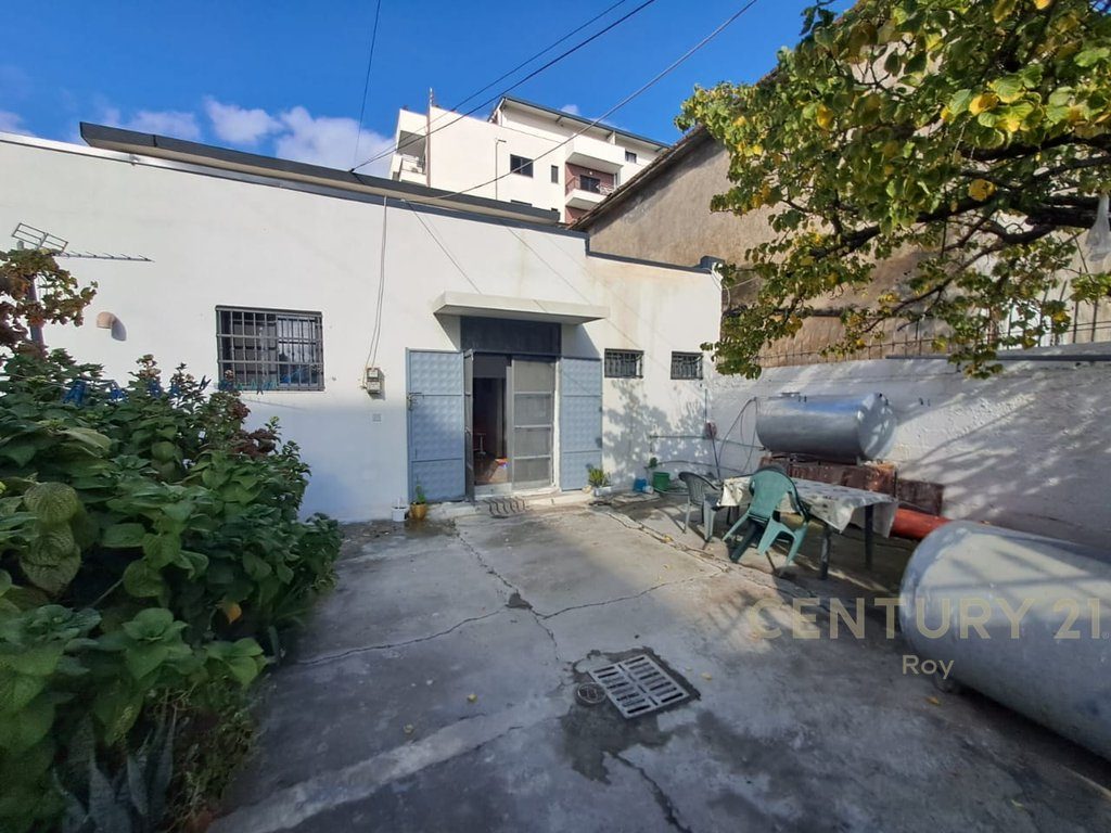 GODINE (SHTEPI +MAGAZINE) PER SHITJE NE DURRES - 450.000€ | 450 m²
