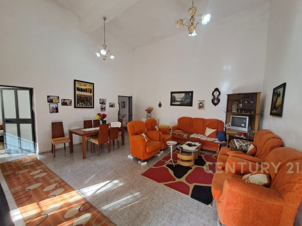 GODINE (SHTEPI +MAGAZINE) PER SHITJE NE DURRES - 450.000€ | 450 m²