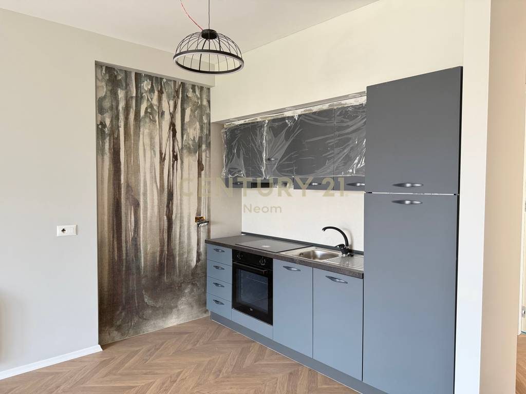 QIRA, APARTAMENT MODERN 3+1+2 , LIQENI I THATE !!