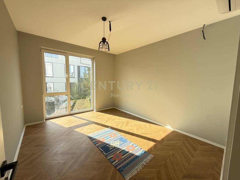 QIRA, APARTAMENT MODERN 3+1+2 , LIQENI I THATE !!