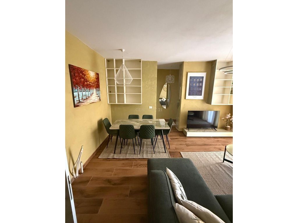 Jepet me qira apartament 2+1+2 me 2 poste parkimi, pranë Qendrës Tregtare “QTU”, Tiranë!