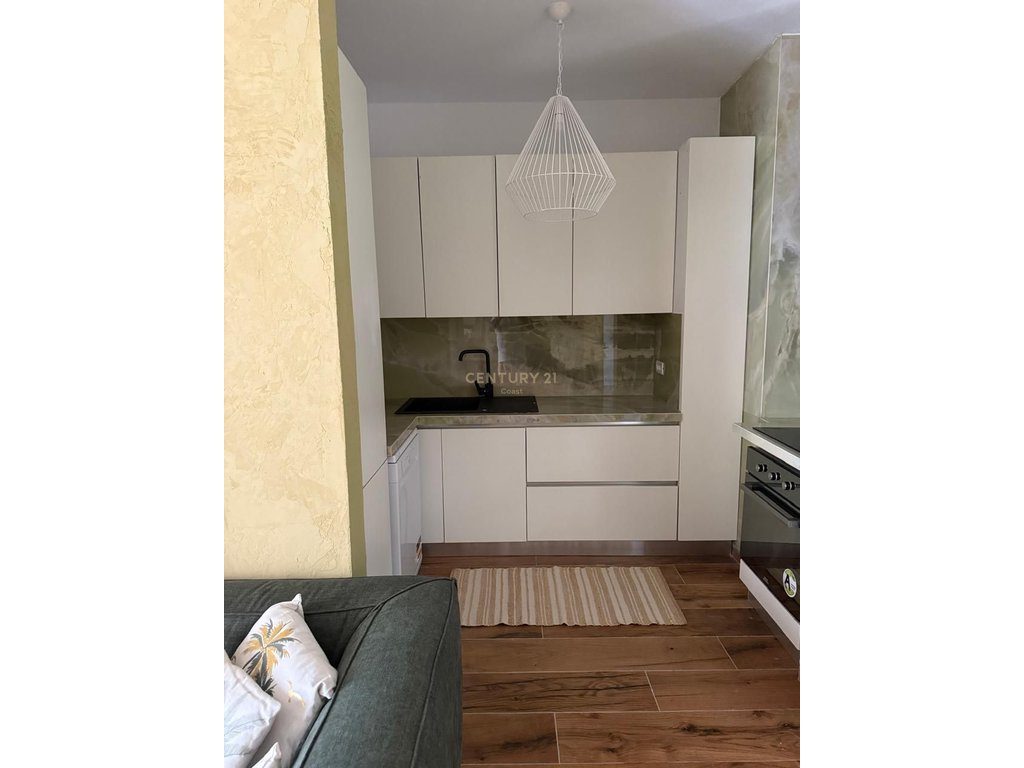 Jepet me qira apartament 2+1+2 me 2 poste parkimi, pranë Qendrës Tregtare “QTU”, Tiranë!