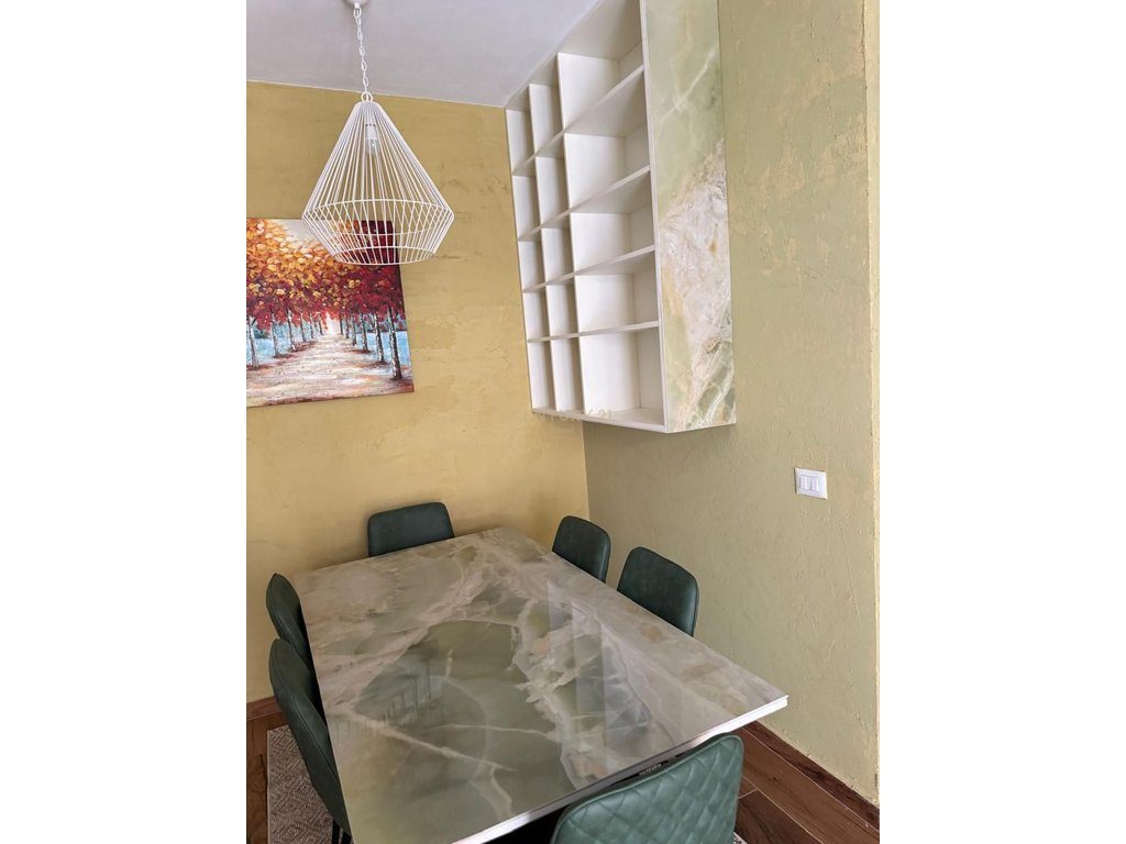 Jepet me qira apartament 2+1+2 me 2 poste parkimi, pranë Qendrës Tregtare “QTU”, Tiranë!