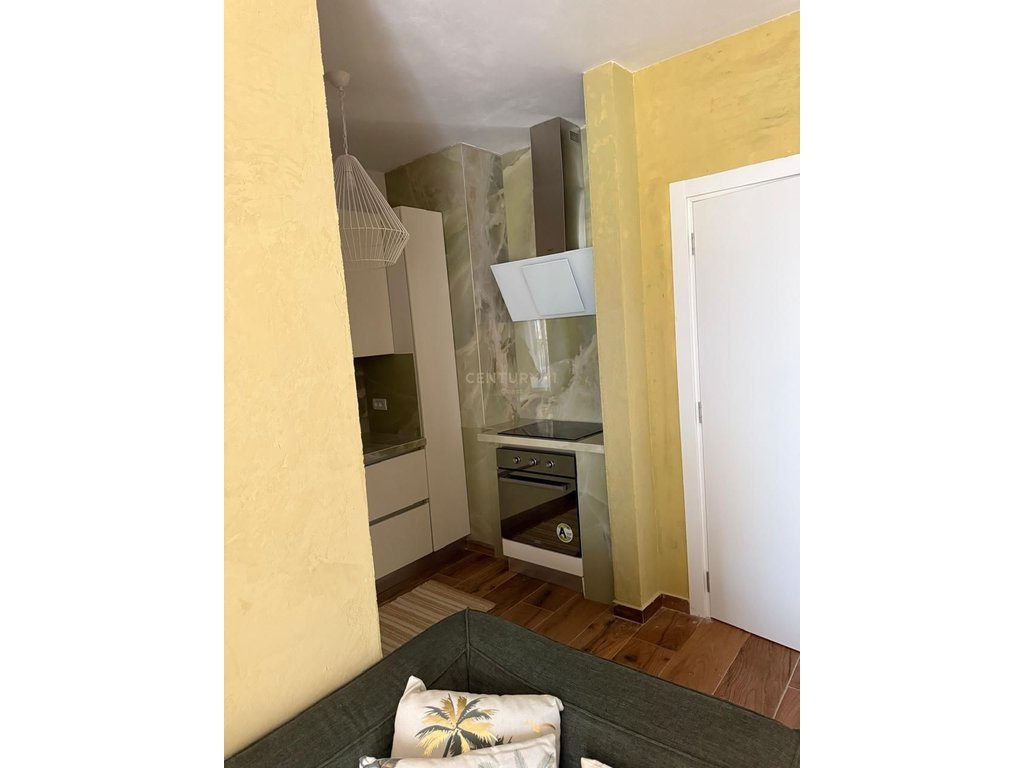 Jepet me qira apartament 2+1+2 me 2 poste parkimi, pranë Qendrës Tregtare “QTU”, Tiranë!