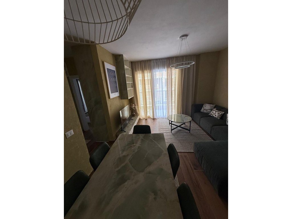 Jepet me qira apartament 2+1+2 me 2 poste parkimi, pranë Qendrës Tregtare “QTU”, Tiranë!