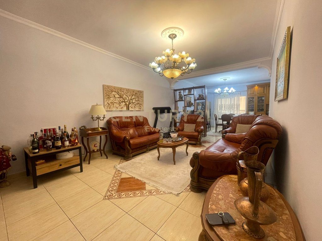 VASIL SHANTO, SHESIM  APARTAMENT 3+1+2!