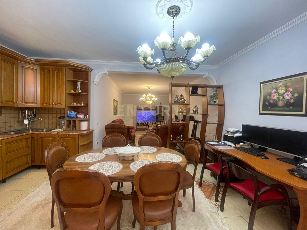 VASIL SHANTO, SHESIM  APARTAMENT 3+1+2!