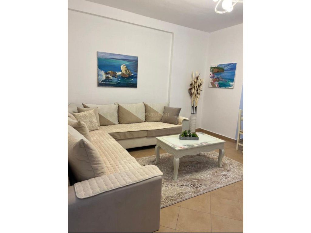 Apartament me qira 2+1+2 – Rruga e Çipajve, Vlorë