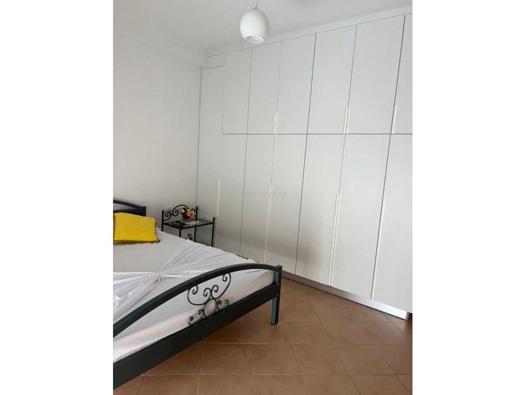 Apartament me qira 2+1+2 – Rruga e Çipajve, Vlorë