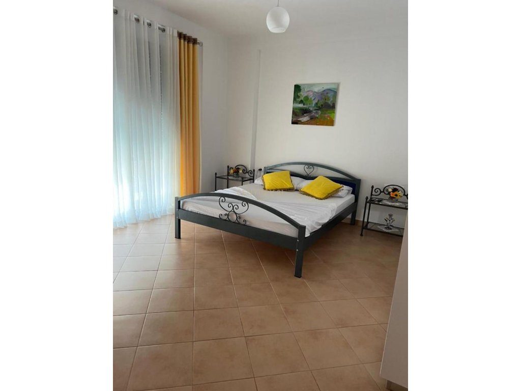 Apartament me qira 2+1+2 – Rruga e Çipajve, Vlorë