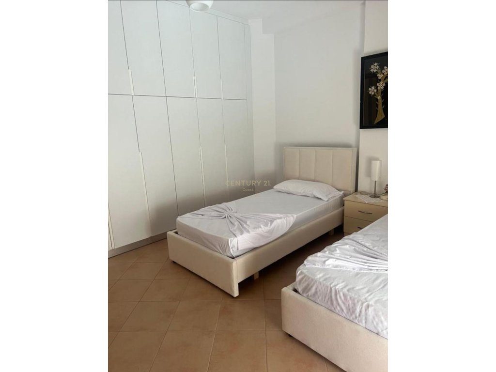 Apartament me qira 2+1+2 – Rruga e Çipajve, Vlorë