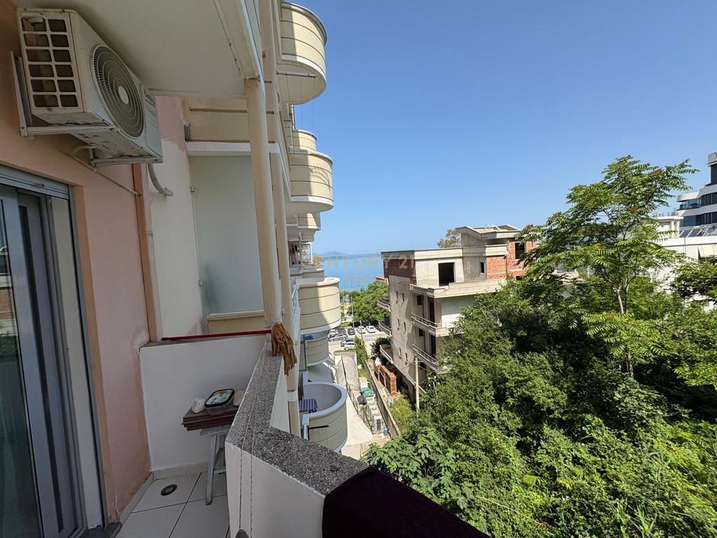 Apartament Modern 1+1 për Qira – Linja e Parë në Lungomare, Zona e “Rrapit”, Vlorë.