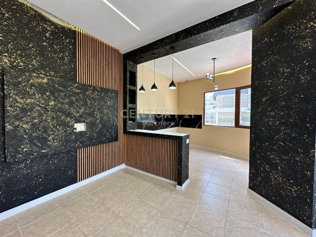 SHITET APARTAMENT 3+1 NË PLAZH, DURRËS – AFËR HOTEL GLOBO