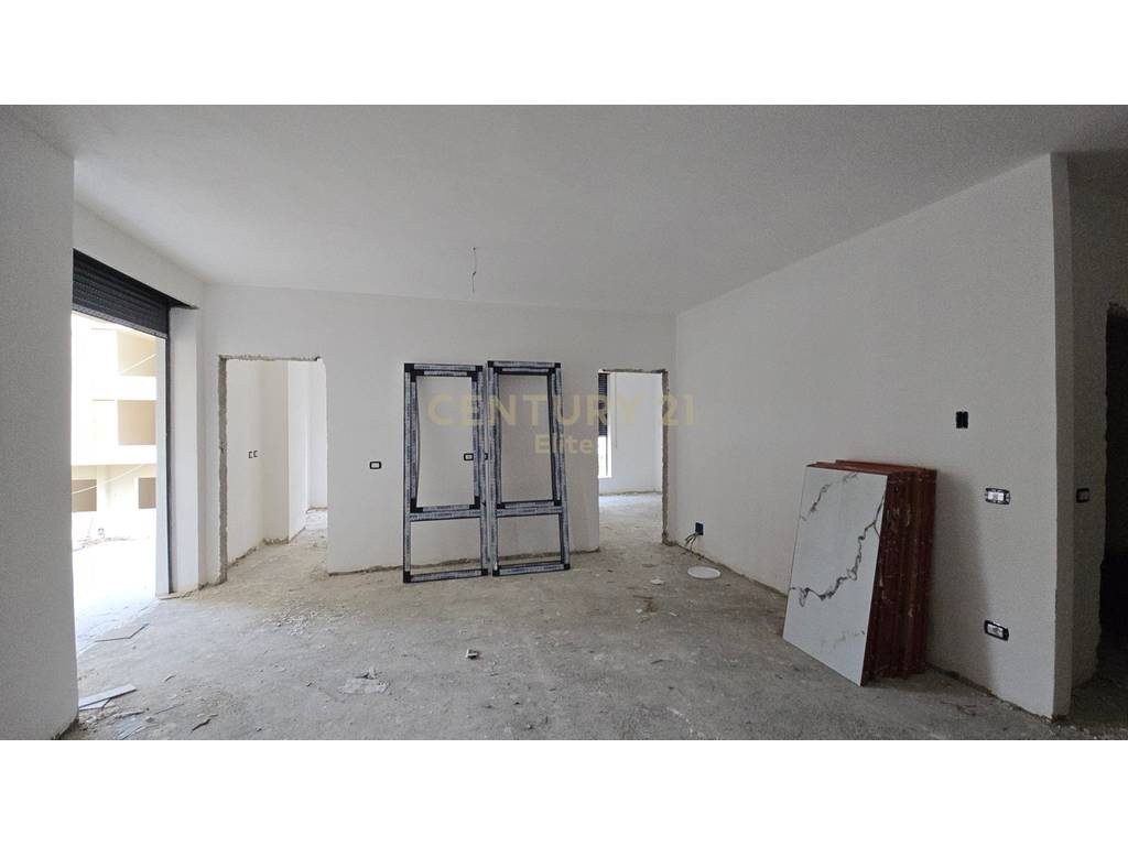 Apartament 2+1 Për Shitje ne Qerret!