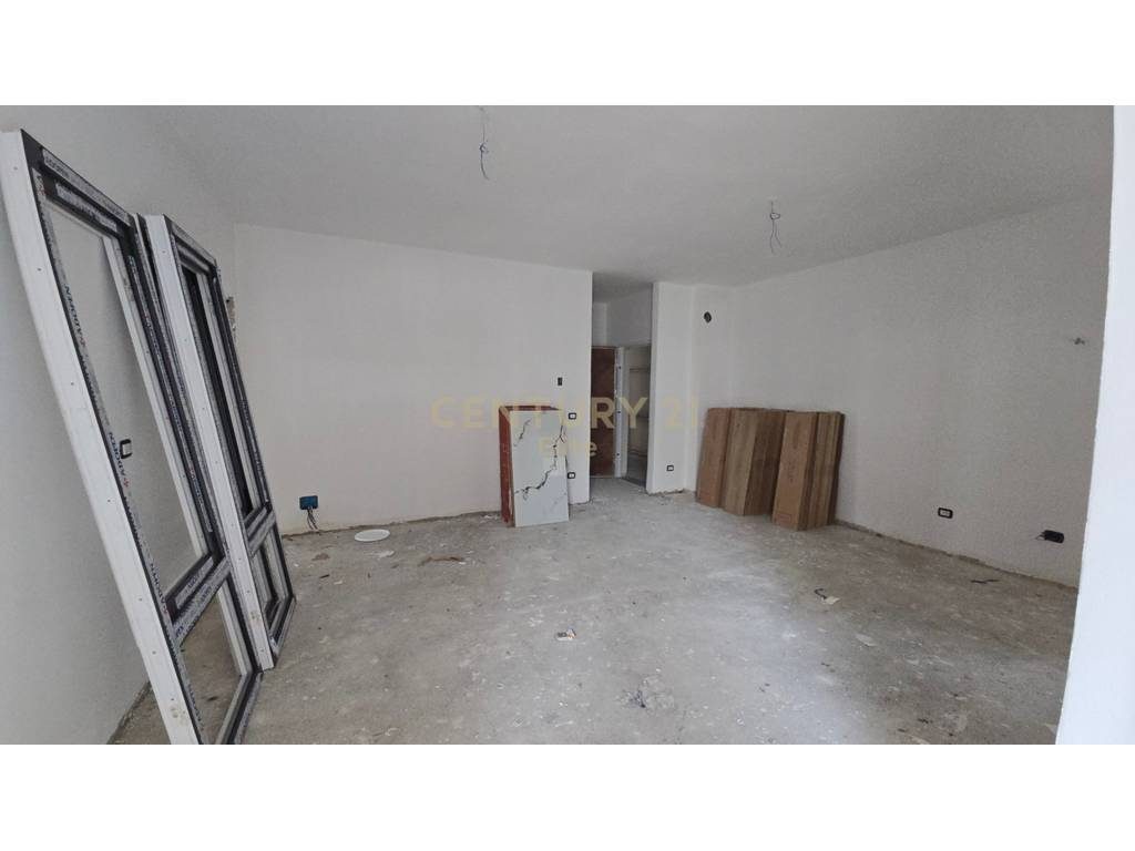Apartament 2+1 Për Shitje ne Qerret!