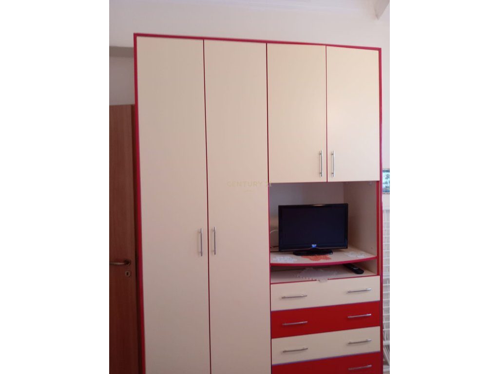APARTAMENT 1+1 ME QIRA NE LAGJEN "UJI I FTOHT" PRAN LE PALAZZINE!!!