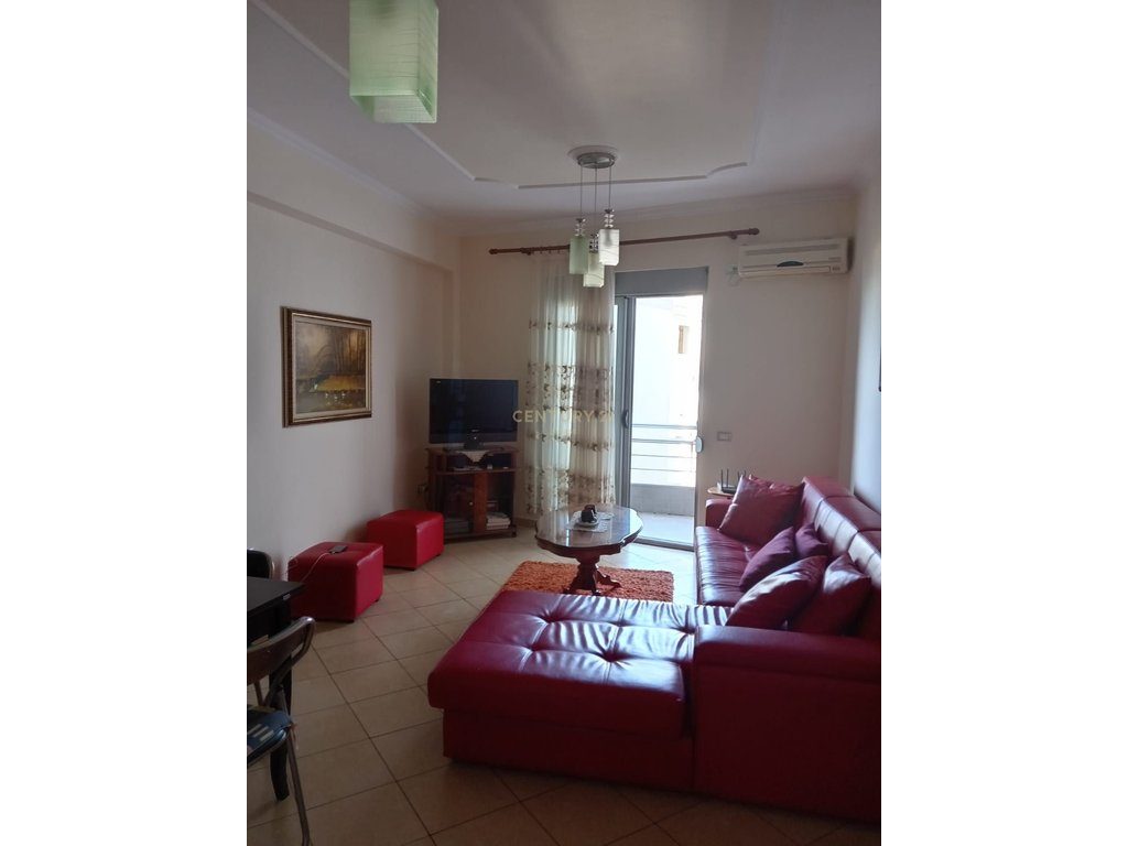APARTAMENT 1+1 ME QIRA NE LAGJEN "UJI I FTOHT" PRAN LE PALAZZINE!!!