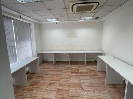 JEPET ME QERA AMBIENT / ZYRE BUZE RRUGE TEK RRUGA E DURRESIT !!