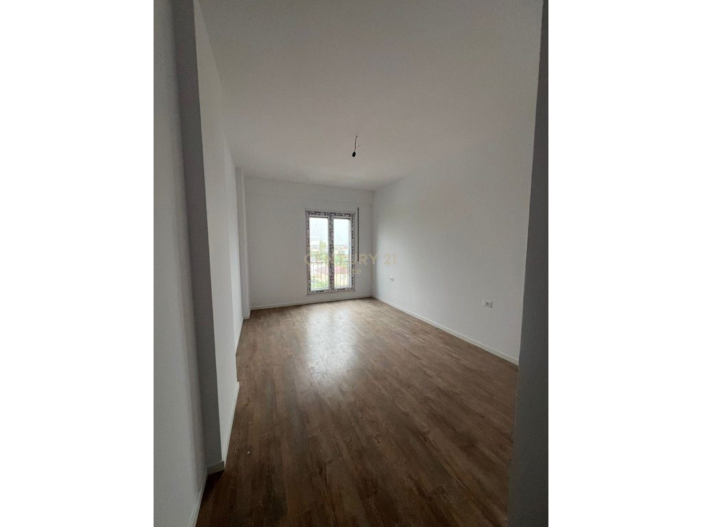 Shitet, Apartament 2+1+2, Kamez