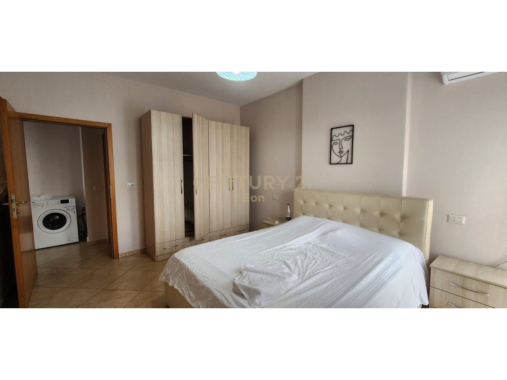 JEPET ME QERA APARTAMENT 3+1+2 PRANE PORTIT !