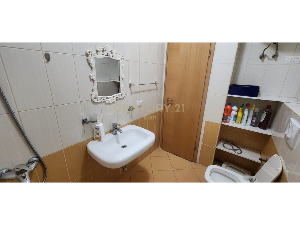 JEPET ME QERA APARTAMENT 3+1+2 PRANE PORTIT !