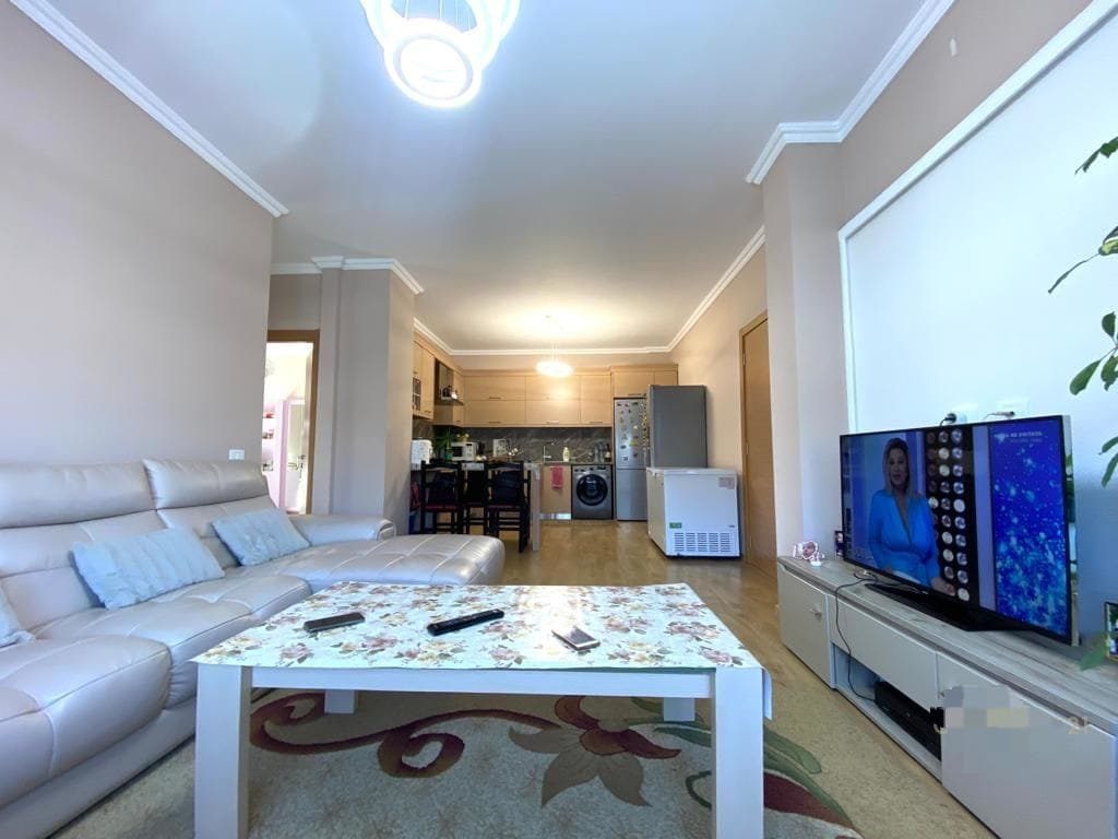 Shitet Apartament 2+1 + Post Parkimi në Kombinat, Tiranë! (Kliko Videon)