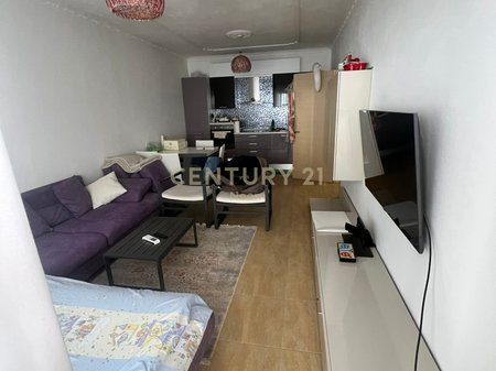 Shitet Apartament 1+1 në Vlora Marina