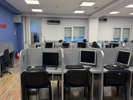 SHITET AMBIENT KOMERCIAL NE BULEVARDIN "BAJRAM CURRI"