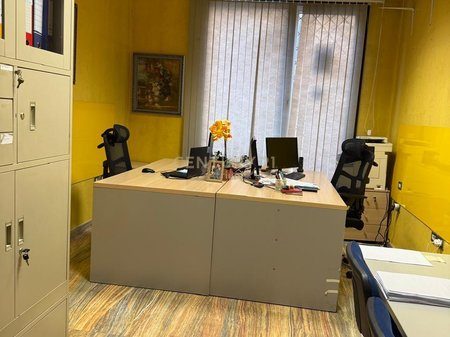 SHITET AMBIENT KOMERCIAL NE BULEVARDIN "BAJRAM CURRI"