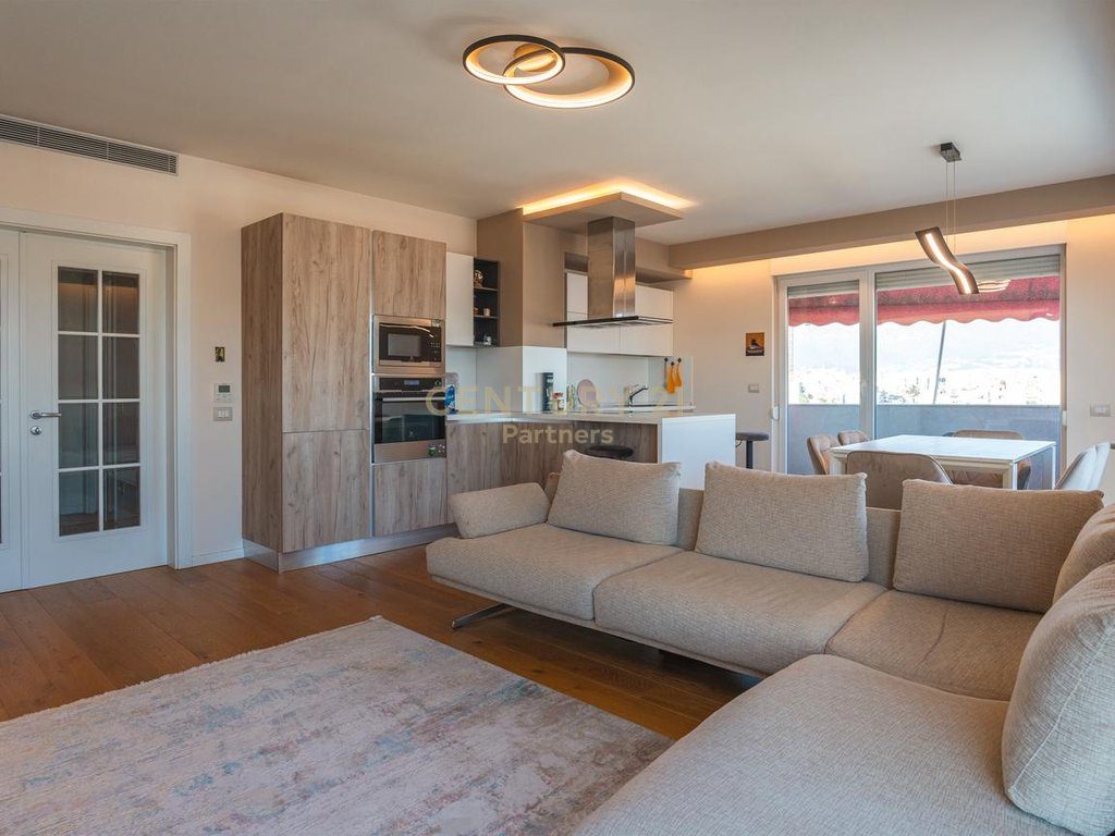 Shitet Apartament 3+1+2 në Kompleksin Magnet, Tiranë!