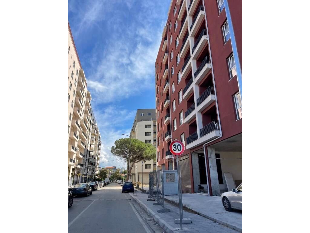 Shitet Apartament 2+1 te Kompleksi Aura ne Rr. Dritan Hoxha
