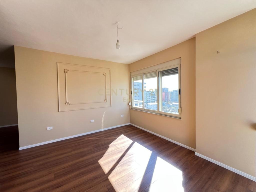 Shitet Apartament 2+1+3, Prane Drejtorise se Policise, Durres !
