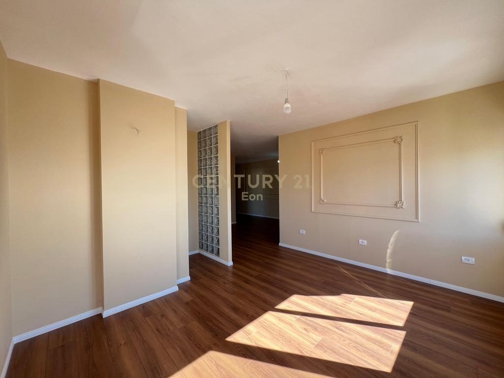 Shitet Apartament 2+1+3, Prane Drejtorise se Policise, Durres !