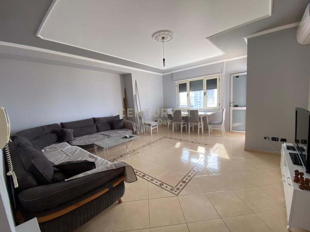 Jepet me qira apartament 2+1+2T ne qender te Durresit!