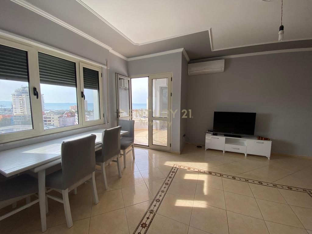 Jepet me qira apartament 2+1+2T ne qender te Durresit!