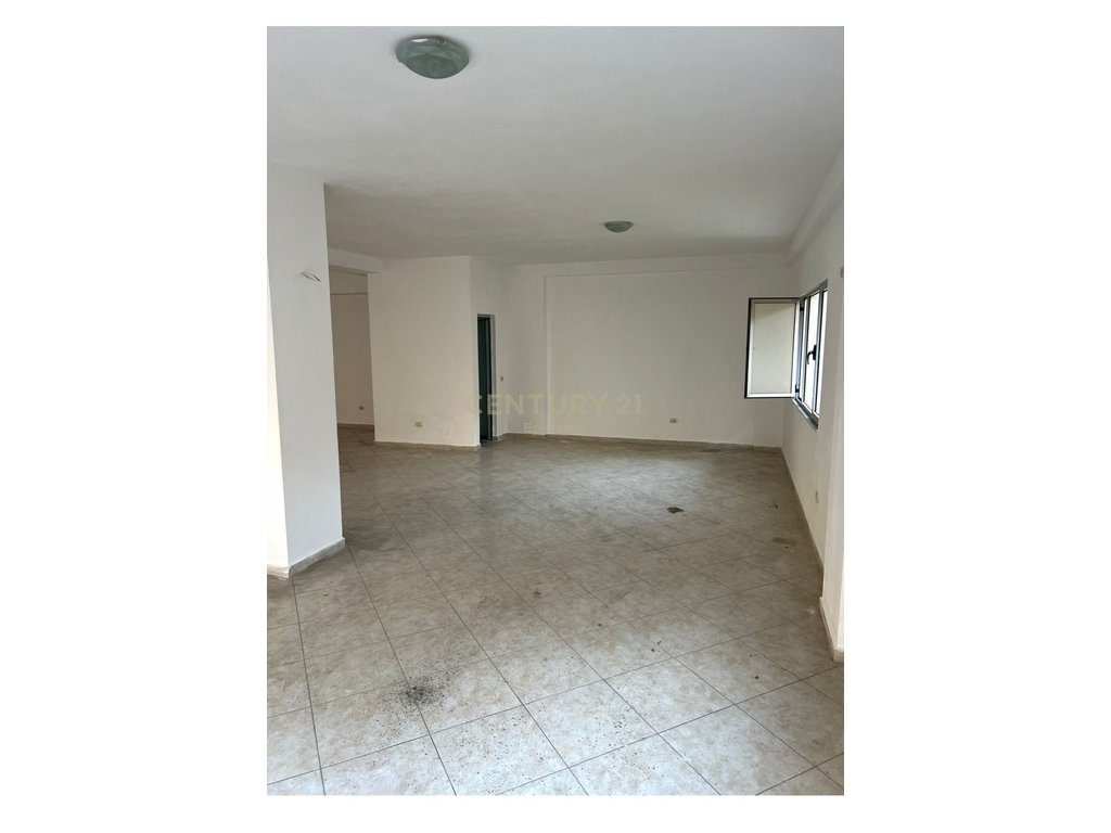 Ambient Komercial  Për Shitje në Plazh Rrota e Kuqe, Durrës - 150000€ | 103 m²