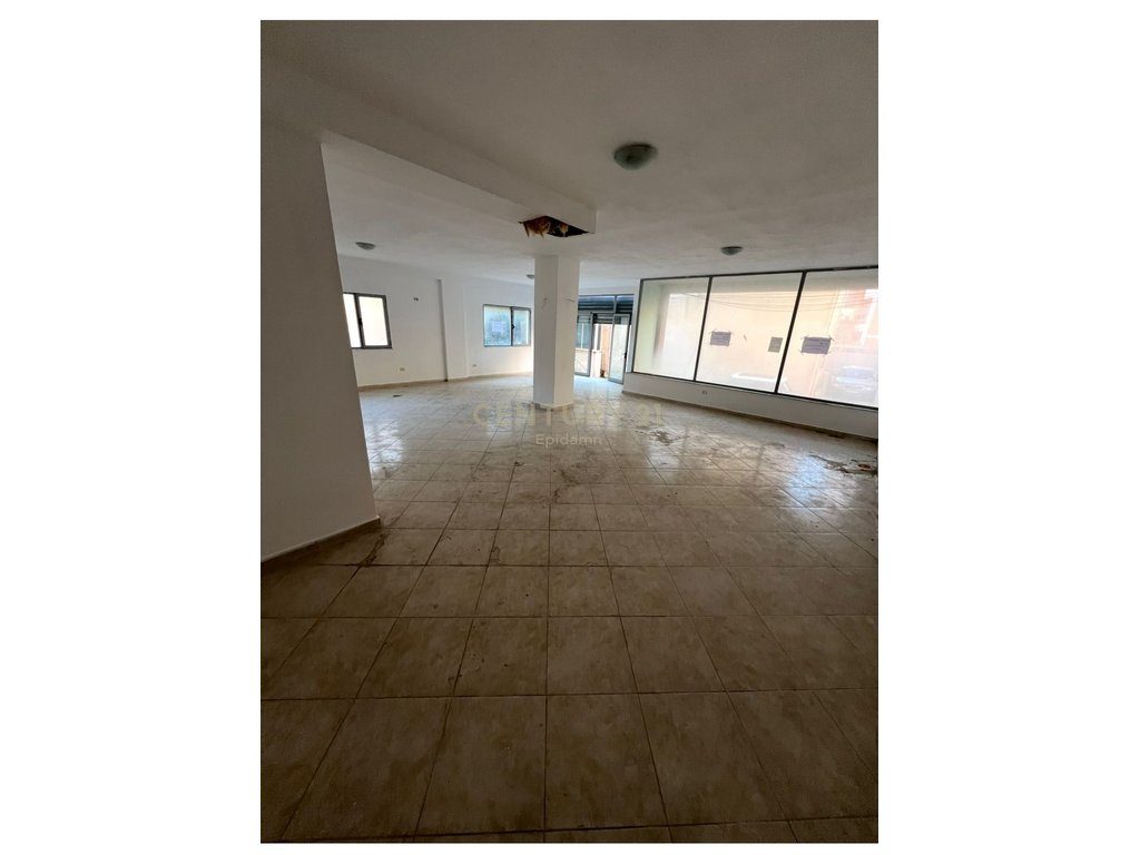 Ambient Komercial  Për Shitje në Plazh Rrota e Kuqe, Durrës - 150000€ | 103 m²