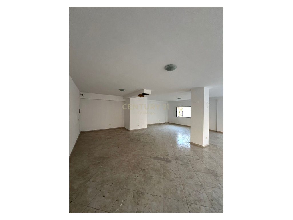 Ambient Komercial  Për Shitje në Plazh Rrota e Kuqe, Durrës - 150000€ | 103 m²