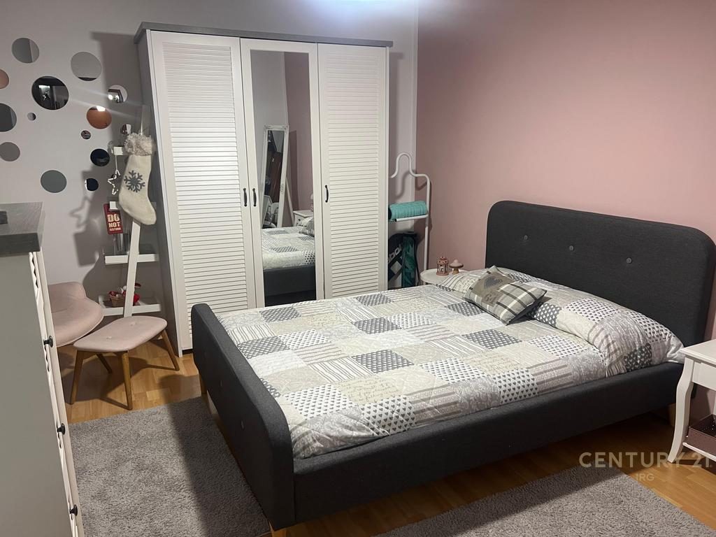 Apartament 2+1+2 per qera tek Komuna e Parisit!