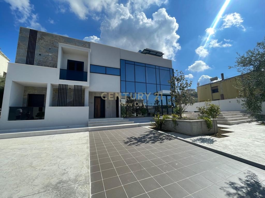 OFROJME PER SHITJE VILE TE NDARE NE 4 APARTAMENTE ME PISHINE, PRANE VILLA PASCUCCI!