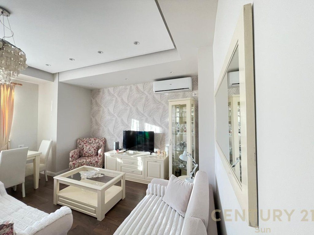 APARTAMENT 2+1 ME QIRA NE RRUGEN E DURRESIT!