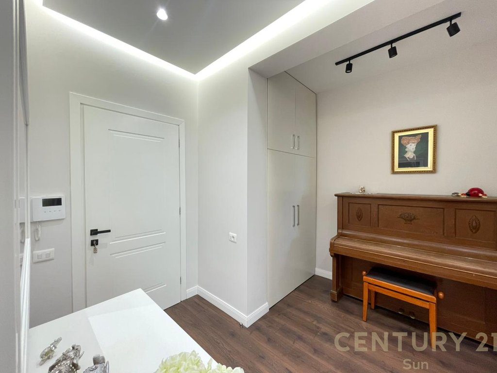 APARTAMENT 2+1 ME QIRA NE RRUGEN E DURRESIT!