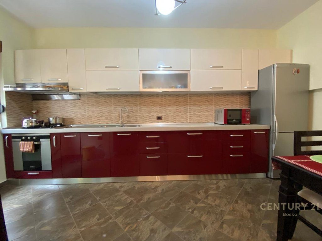 ME QIRA APARTAMENT 2+1 TEK XHAMLLIKU