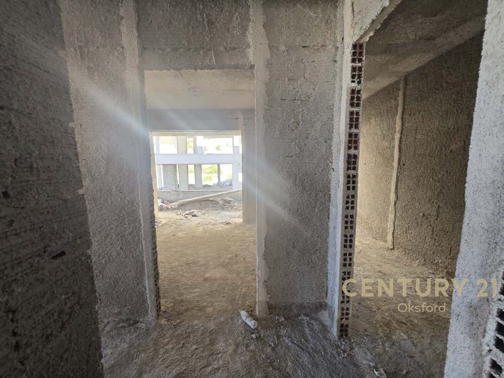 APARTAMENT 2+1+2 PER SHITJE NE SARANDË