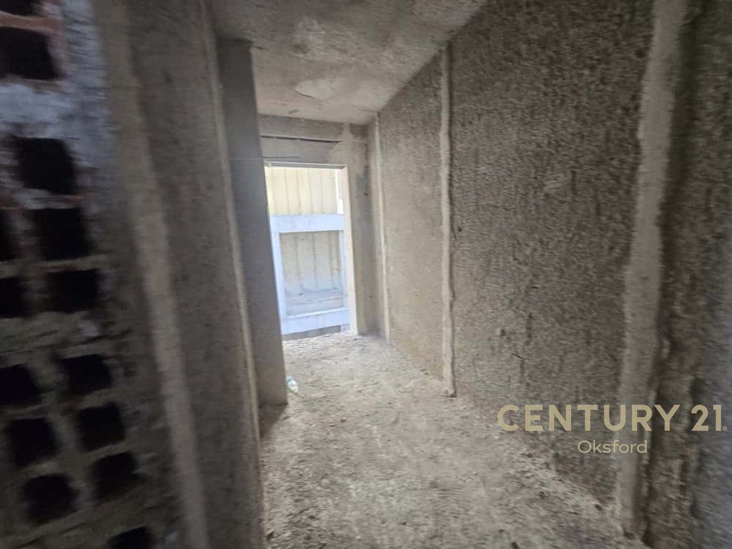 APARTAMENT 2+1+2 PER SHITJE NE SARANDË
