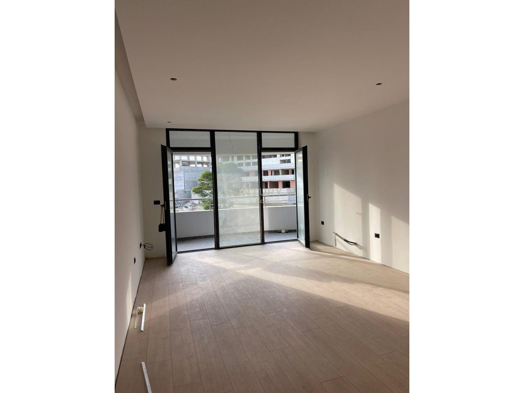 SHITET APARTAMENT 2+1 ME PAMJE DETI TEK "WHITE HILL RESIDENCE" NE CURRILA!