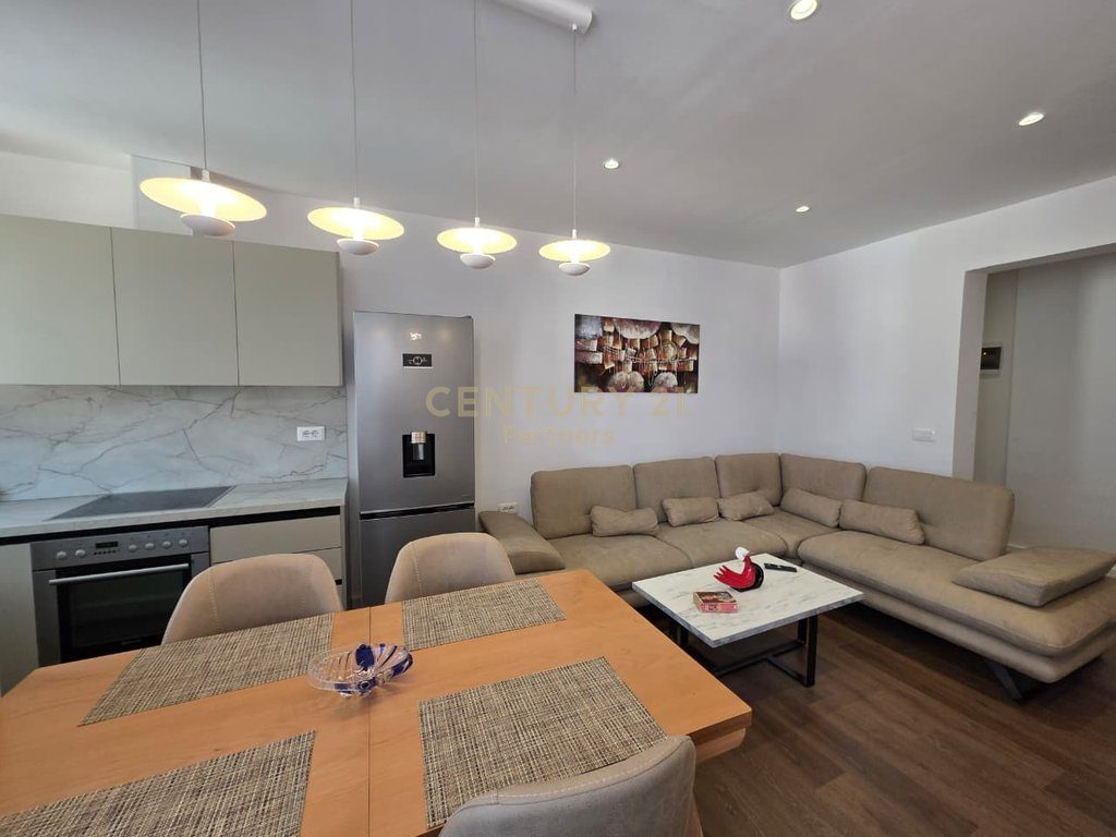 Apartament 2+1 Me Qira në Rrugën Mine Peza, Tiranë - | 90 m²